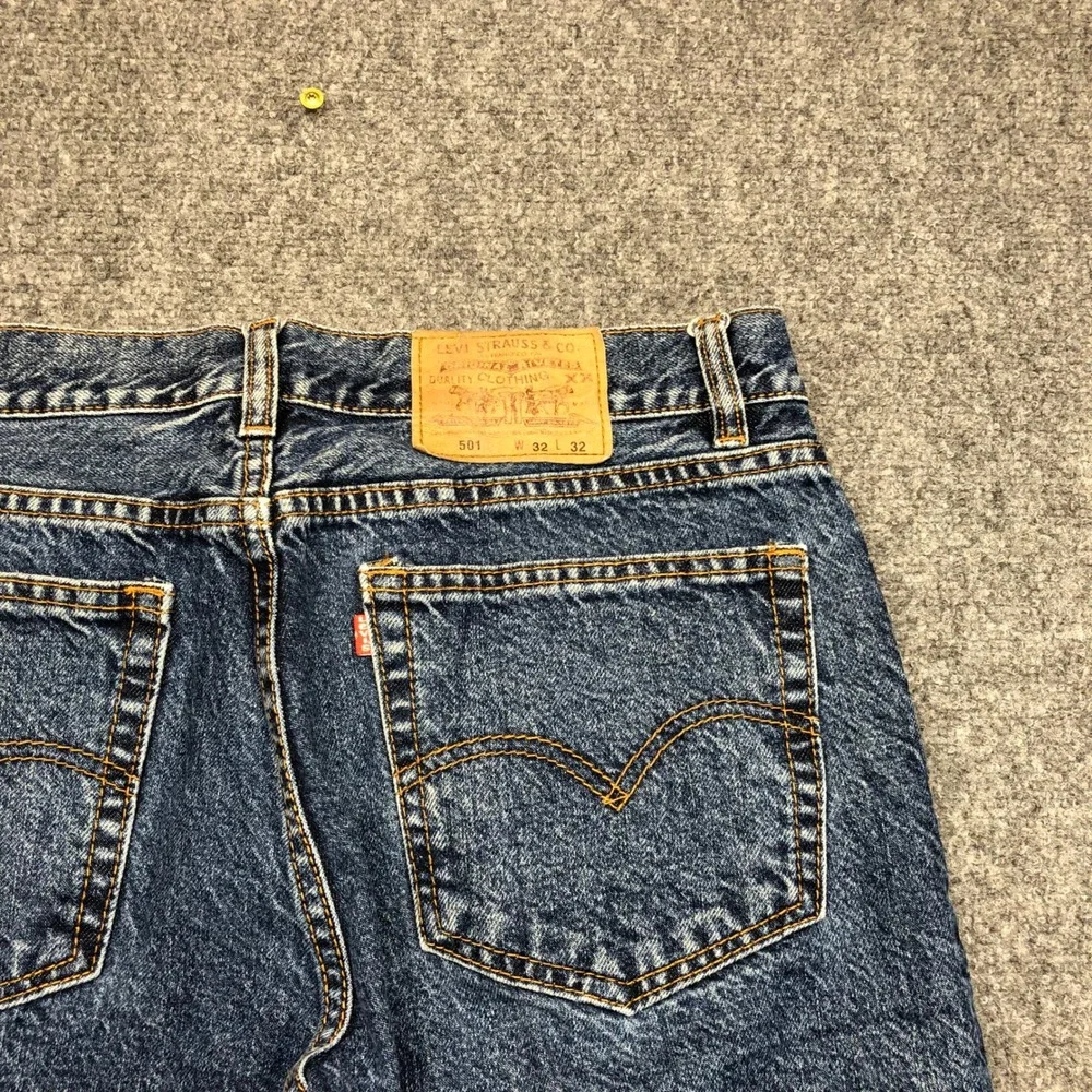 Levis 501 Mens Original Fit Straight Leg Blue Denim Jeans 32x32 Medium Wash